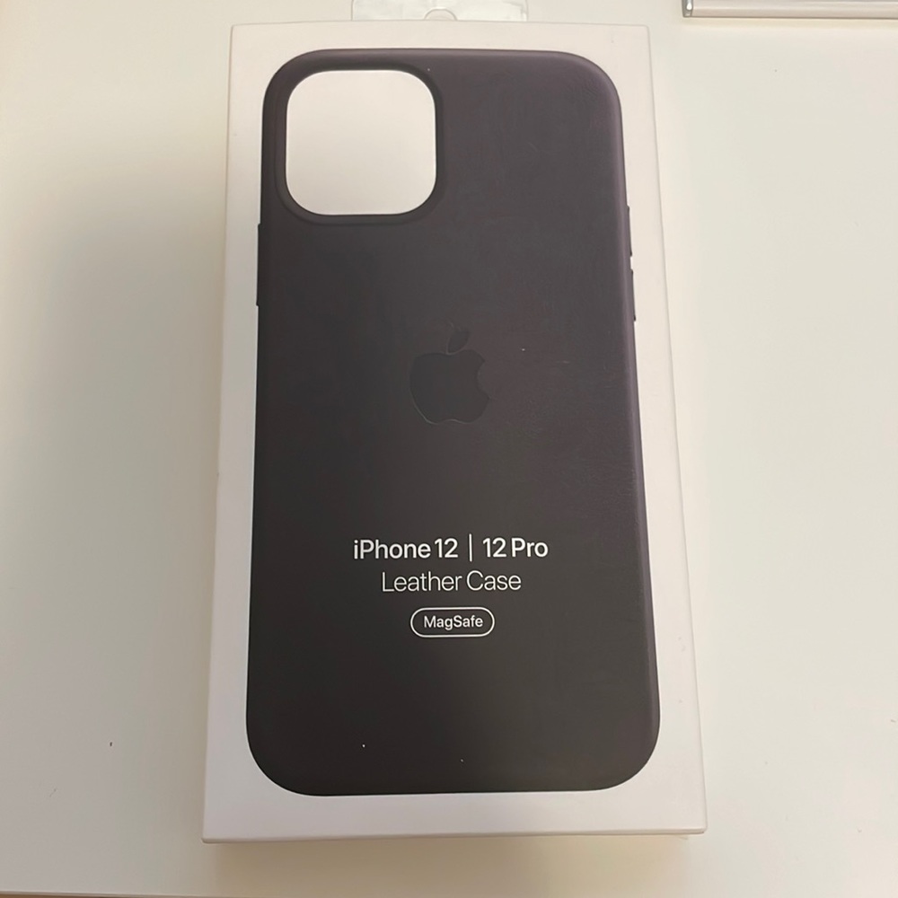 Apple iPhone 12/12 Pro Leather Case MagSafe